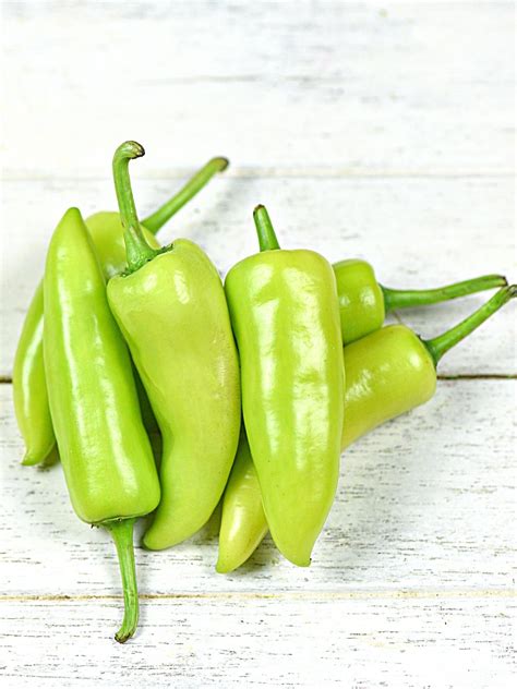 What Are Banana Peppers and Their Uses | Spice and Life