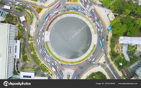 Hotel Indonesia Roundabout with crowded vehicles – Stock Editorial ...