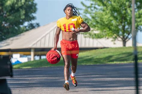 Chiefs’ Isiah Pacheco provides injury update, reveals personal goal for ...