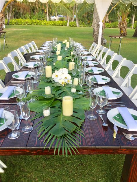 Pin by Kim Doyle on Flowers- wedding | Tropical table runners, Table ...