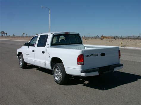 File:2001 Dodge Dakota Sport 4-door pickup -- NHTSA 02.jpg