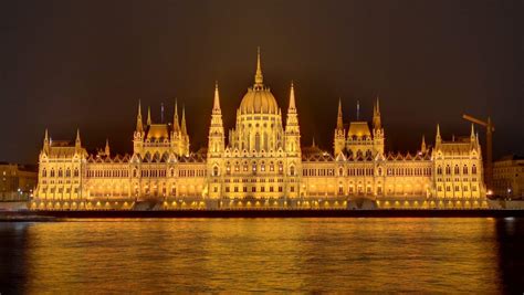 Things to do in Budapest at Night - Tales of a Backpacker