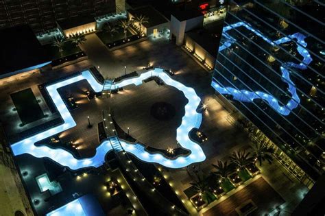 Marriott Marquis Houston debuts Texas-shaped pool in grand opening - Houston Chronicle