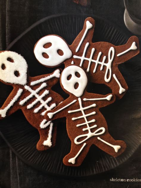 Gingerbread skeletons | Halloween cookies, Easy halloween cookies ...