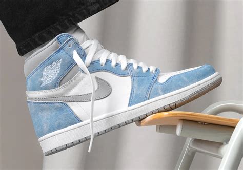 Release Reminder - Air Jordan 1 High OG 'Hyper Royal' - Sneaker Steal