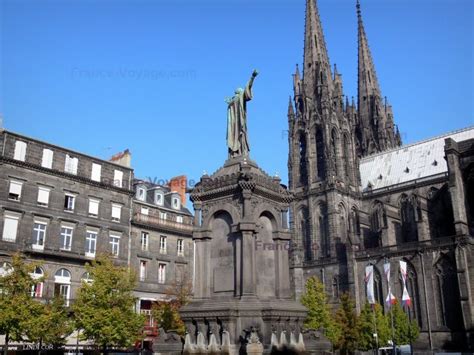 Clermont-Ferrand: Notre-Dame-de-l'Assomption cathedral of Gothic style made of lava stone, with ...