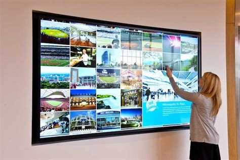 Top 4 Digital Signage Display Trends | Planar