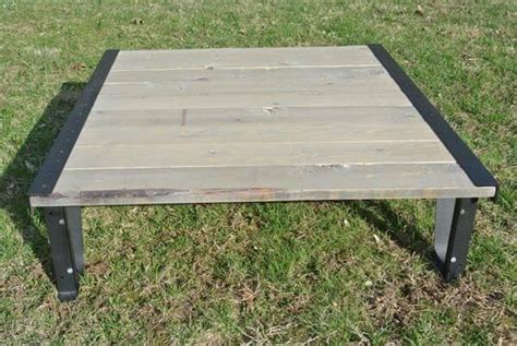 DIY Industrial Whitewashed Pallet Coffee Table - 101 Pallets