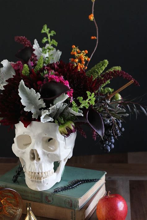 DIY Floral Skull Centerpiece More Spooky Halloween, Diy Halloween Party, Happy Halloween ...