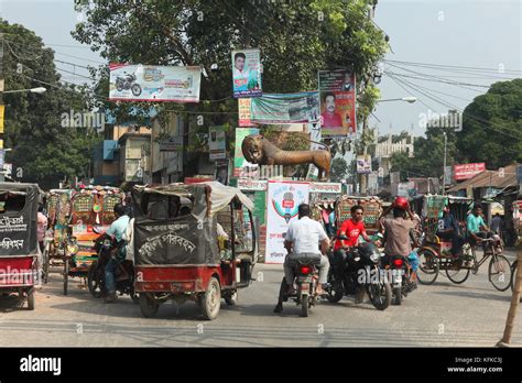 Busy street scene, Kurigram, Kurigram District, Bangladesh Stock Photo - Alamy