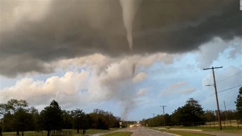 Andover Kansas tornado: Dozens of buildings leveled after a powerful tornado tears through ...