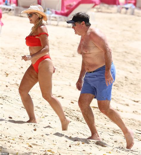 Patriots coach Bill Belichick and his girlfriend Linda Holliday ...