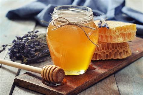 7 Surprising Benefits of Local Honey