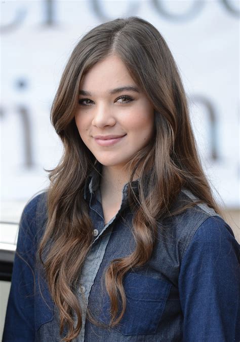 Hailee Steinfeld demonstrates cascading long hair done the right way—meaning not at all like ...