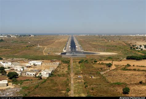 Airport Overview - Airport Overview - Runway, Taxiway at Dakar - Yoff | Photo ID 119920 ...