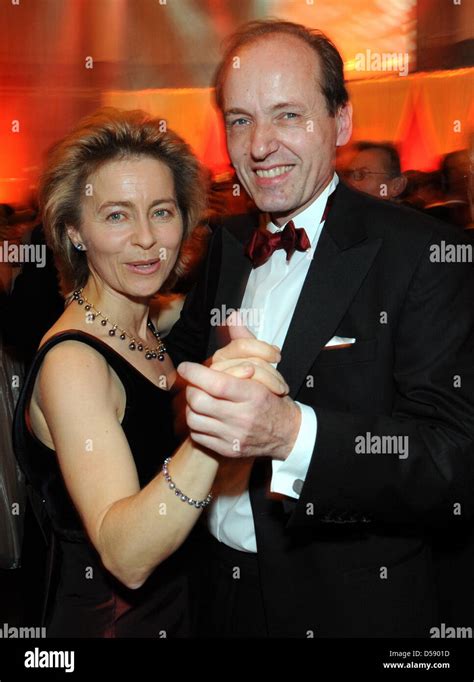 Ursula Von Der Leyen Family - Dame Sarah Connolly On Twitter Supermum Ursula Von Der Leyen Has 7 ...