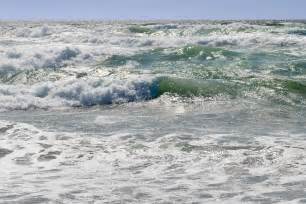 File:Ocean waves.jpg - Wikipedia