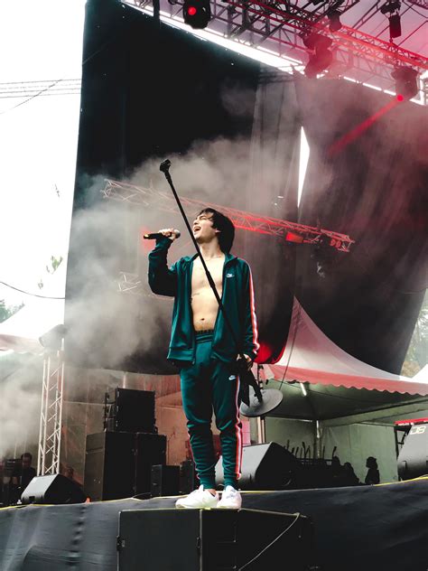 watching Joji live for the first time was an incredible experience : r/PinkOmega