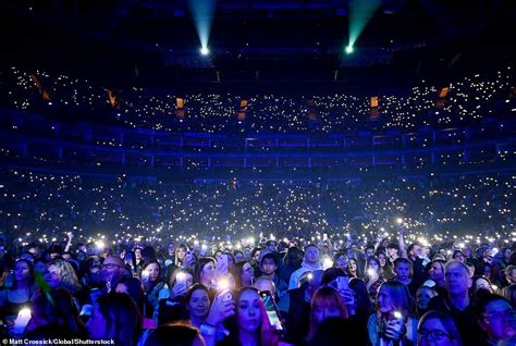 Capital's Jingle Bell Ball 2022: Coldplay Lewis Capaldi perform | Daily Mail Online