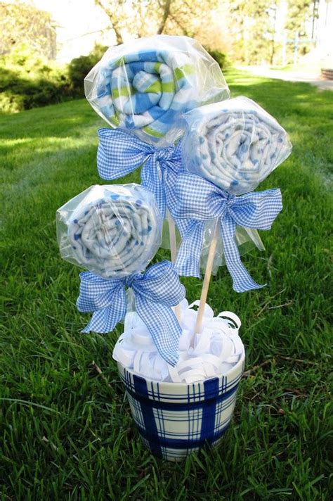 Baby Shower Gift Idea: Burp Cloth Bouquet (With images) | Baby shower bouquet, Baby shower fun ...