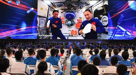 Chinese astronauts deliver lecture from space station- China.org.cn