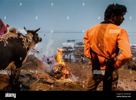 Cremation of a body, in Manikarnika Ghat, the burning ghat, on the ...