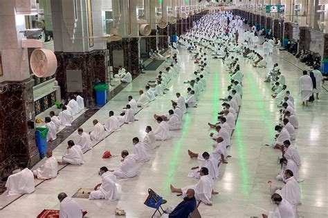 Muslims mark first Ramadan Friday prayer in Saudi Arabia’s Mecca amid COVID rules | Al Arabiya ...
