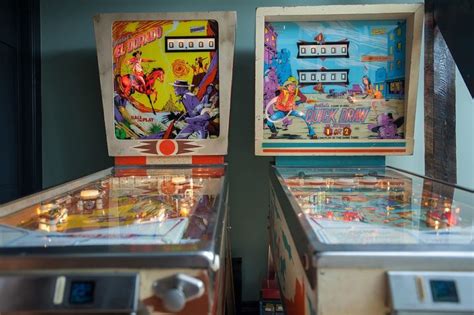 A Classic in Modern Homes: Finding Space for Your Pinball Machine | Decoist