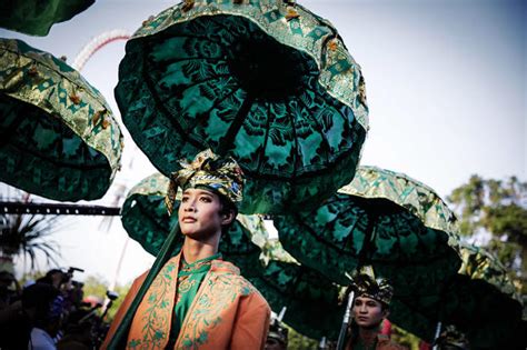 Bali International Art Festival - CBS News