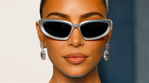 What Sunglasses Does Kim Kardashian Wear? | Contacts Compare