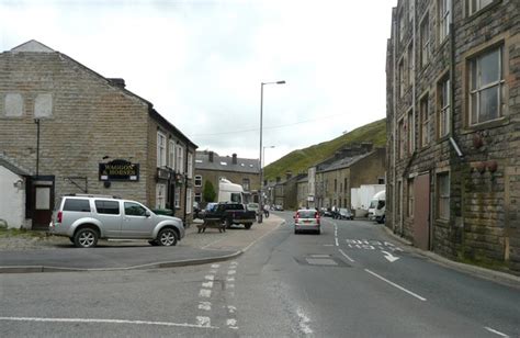 Burnley Road, Cornholme, Todmorden © Humphrey Bolton cc-by-sa/2.0 :: Geograph Britain and Ireland