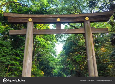 Torii Gate Leading Meiji Shrine Complex Meiji Shrine Meiji Jingu ...