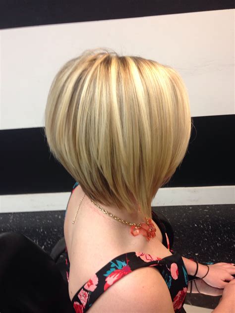 Short bob with blonde highlights | Very short hair, Blonde bob ...