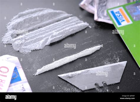 a line of cocaine and drug paraphernalia including a credit card and Stock Photo: 4806926 - Alamy