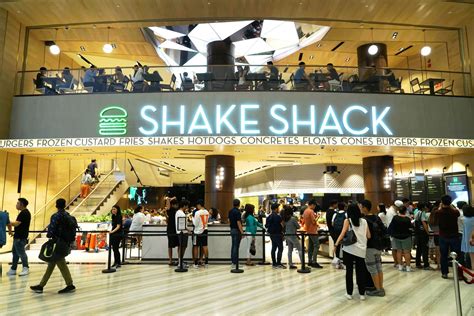 PinkyPiggu: Shake Shack Singapore Opens At Jewel Changi Airport! Expect Delicious Burgers ...