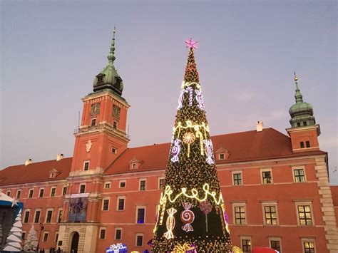 Frequent Traveler Ancestry: Christmas lights in Warsaw