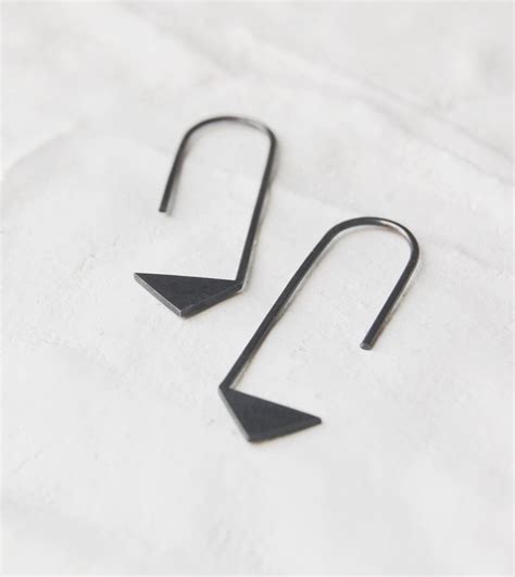 26 Pieces Of Minimalist Jewelry As Beautiful As They Are Simple