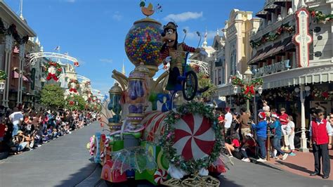 PHOTOS, VIDEO: Mickey’s Once Upon a Christmastime Parade Begins Daytime Performances at Magic ...