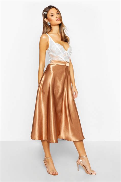 Satin Full Midi Skirt | boohoo in 2020 | Full midi skirt, Full skirt outfit, Midi skirt