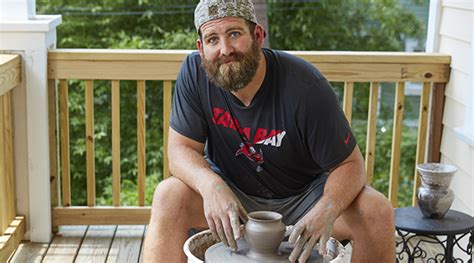 Buccaneers Center Joe Hawley Finds Peace in Ceramics - SI Kids: Sports ...