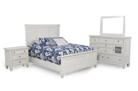 Four-Piece Contemporary Bedroom Set in White | Mathis Brothers Furniture