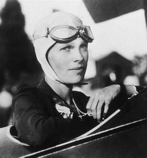 Biography of Aviator Amelia Earhart