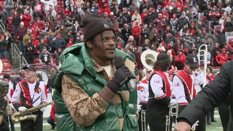 Lamar Jackson's No. 8 jersey retired at packed Cardinal Stadium ...