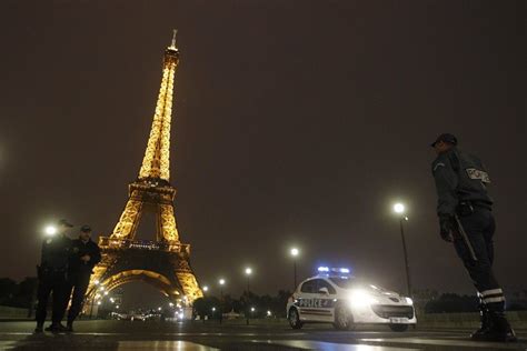 Eiffel Tower Evacuated as Run of Bomb Threats Continues | IBTimes