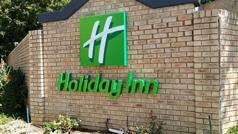 Holiday Inn Primary Signage #outdoor #fabricated #sign #illuminated #green #hotel #manufacture ...