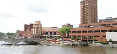 10 Best Things To Do In Aurora, Illinois: The City of Lights | Trip101