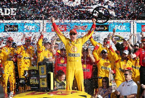 Joey Logano Wins 2015 Daytona 500 - The News Wheel