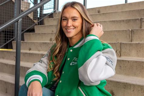 Kylie Kelce Eagles Jacket Raises $100,000 for Autism Foundation — and Rob McElhenney Is Outbid ...