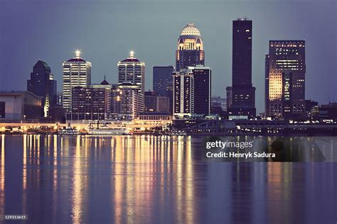 Usa Kentucky Louisville Skyline At Night High-Res Stock Photo - Getty ...