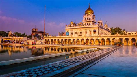 Gurudwara Bangla Sahib, Delhi - Langar Timings, Architecture